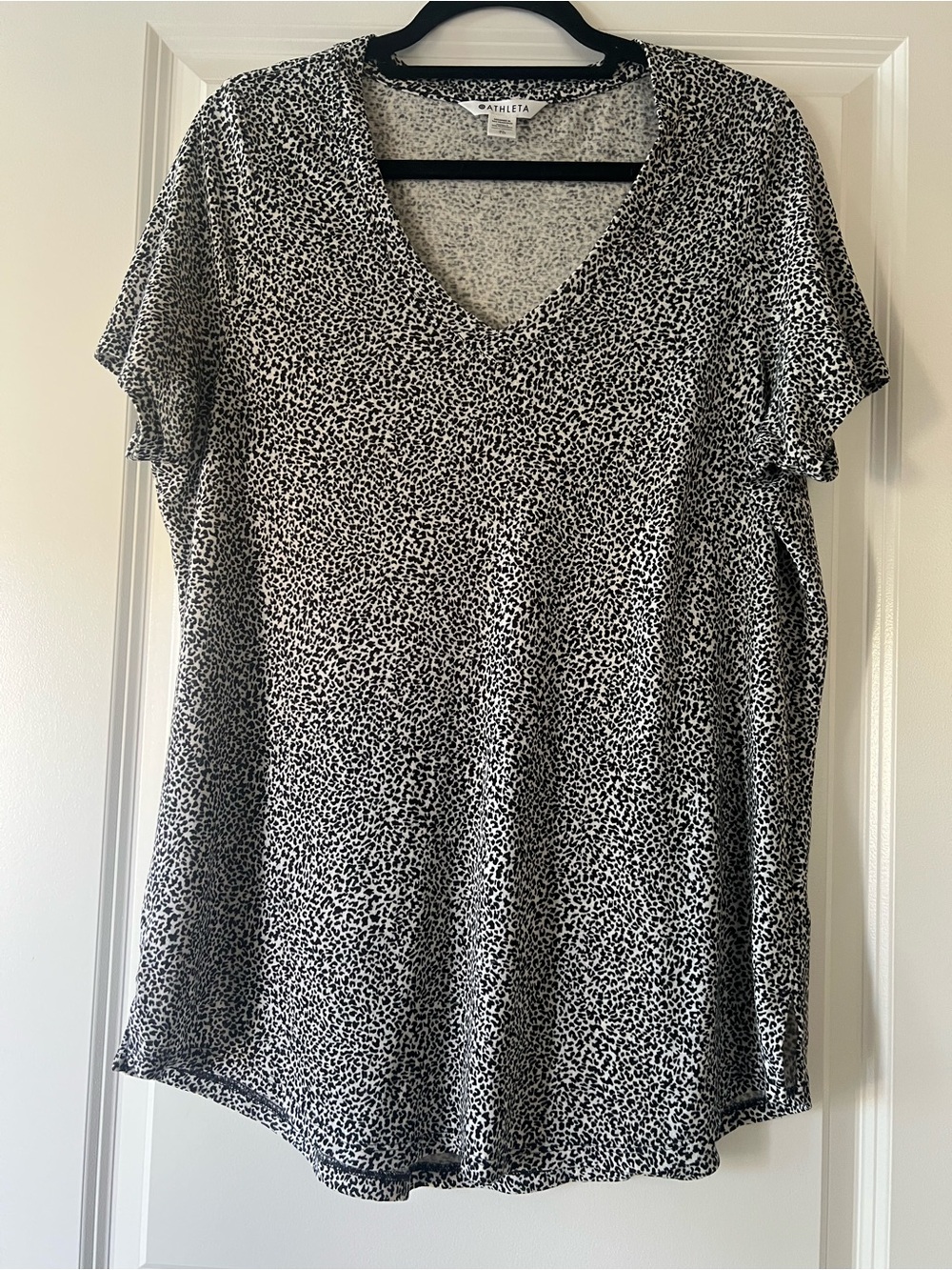 Athleta Black and White Micro-Dot V-Neck Short Sleeve Top
